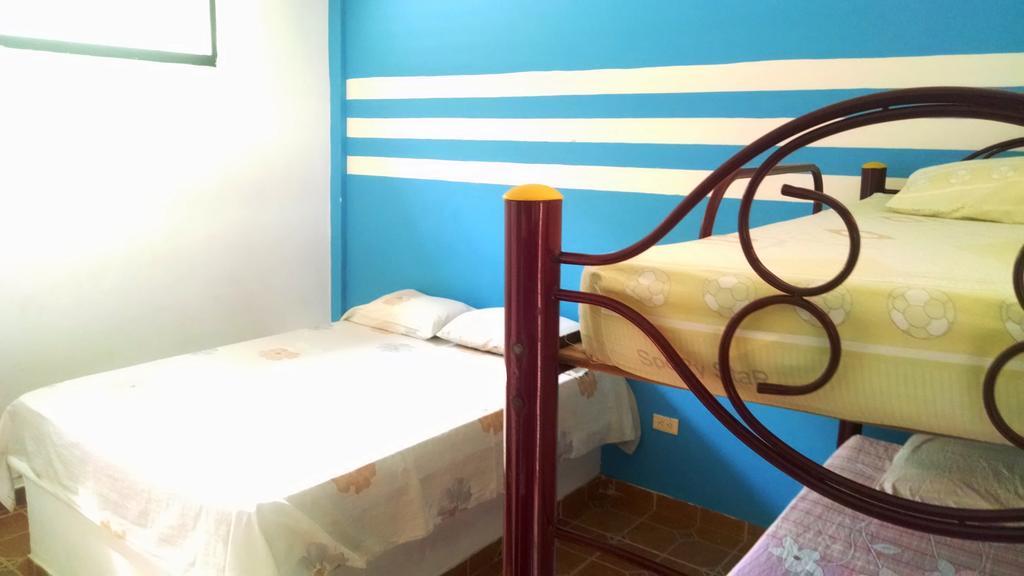 Hostal Dumbira Taganga Bilik gambar